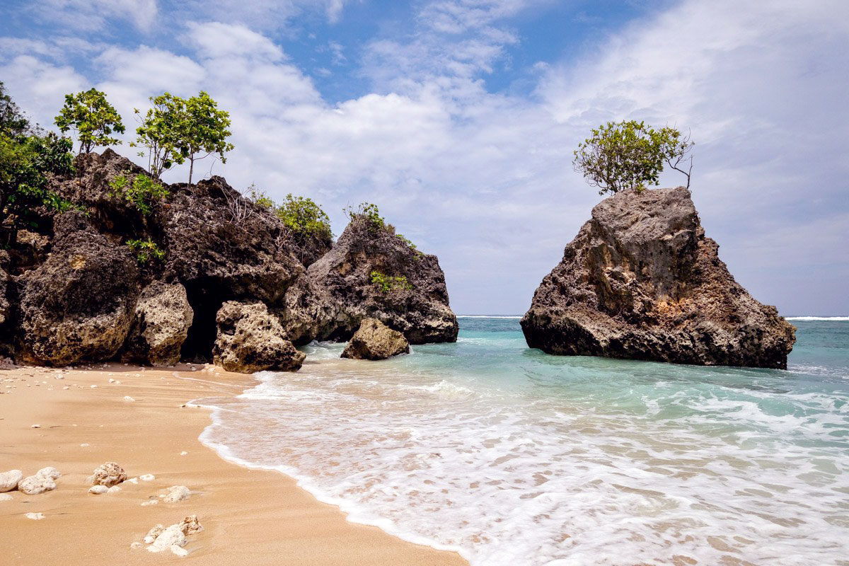 pantai bingin bali