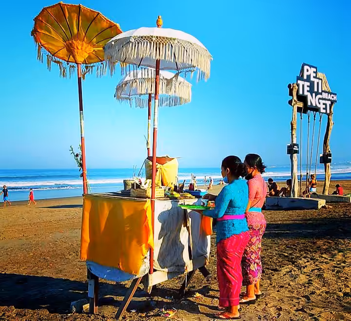 pantai petitenget seminyak bali