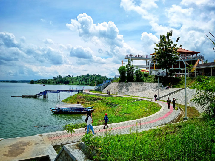 pedestrian Waduk Cacaban Tegal