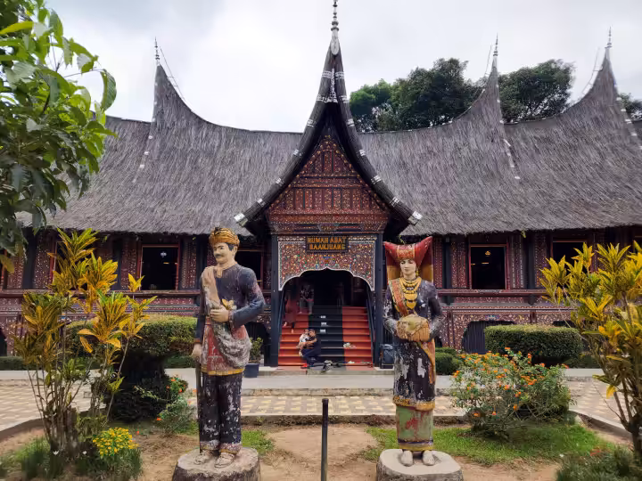 meseum rumah adat Taman Margasatwa dan Budaya Kinantan