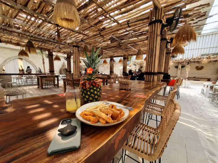 cafe Hey Beach Alam Sutera