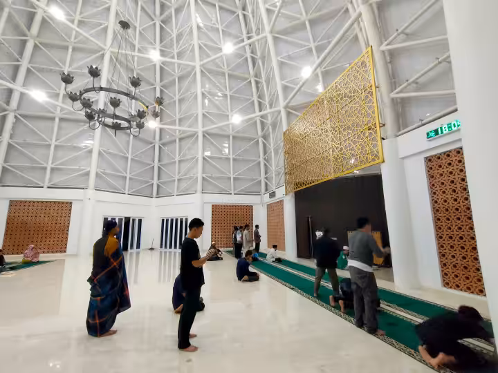 tempat sholat di Masjid Al Kamil Sumedang