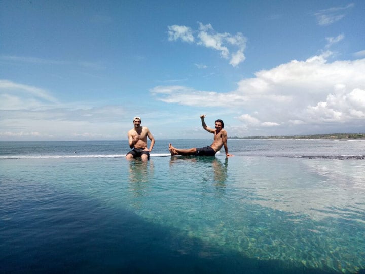 nongkrong di Pantai Medewi Bali