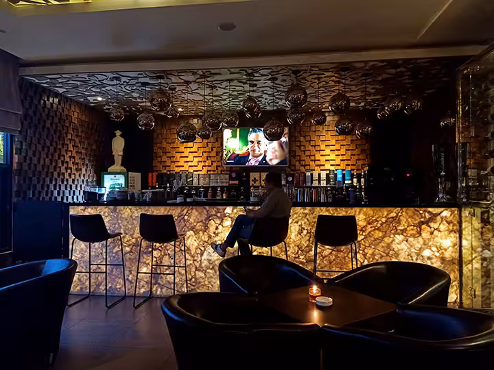 aston inn batu foto bar and cafe