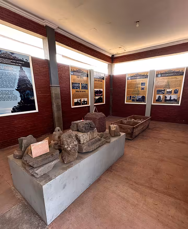 candi jawi foto artefak