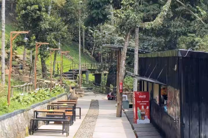 foodcourt Lengkung Langit Dua