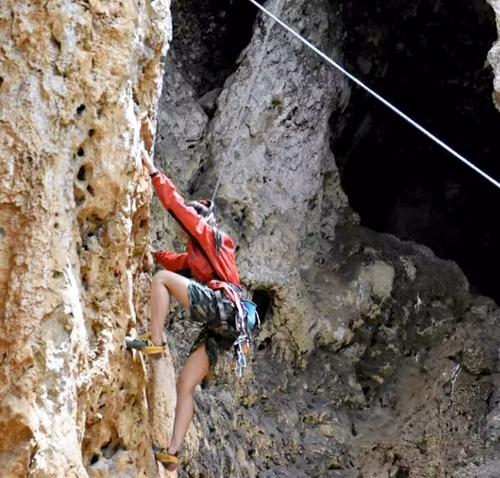 gua pawon foto cliff climbing