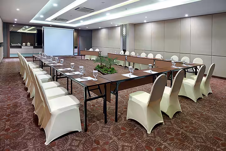 hotel aston solo raya