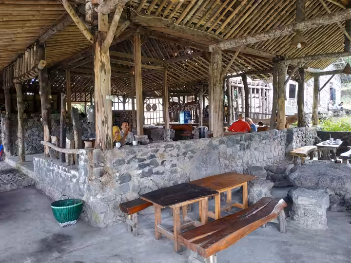 interior Warung Kopi Merapi