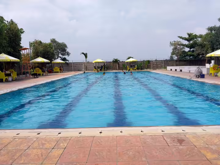 kolam olimpik Funpark Rajeg waterpark