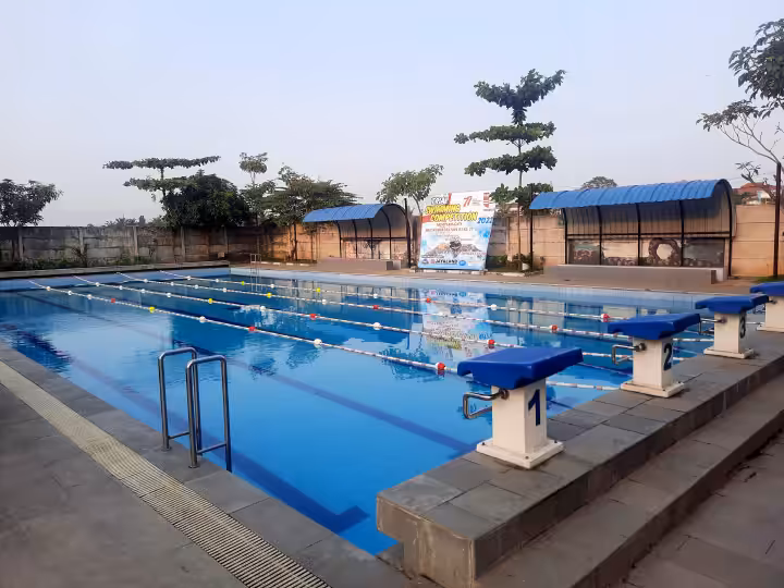 kolam olimpik Kraton Waterpark Krian Sidoarjo