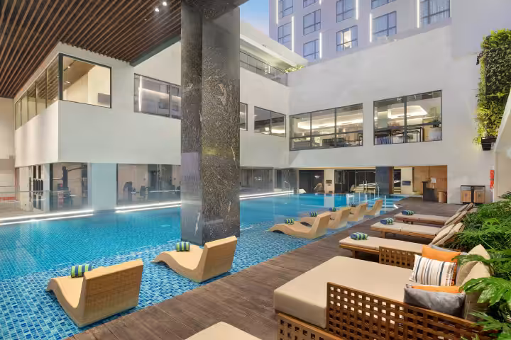 kolam renang Hotel Aruss Semarang