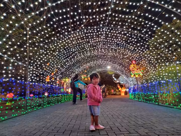 terowongan lampion Taman Andhang Pangrenan