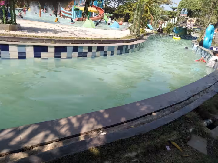 lazy river Kraton Waterpark Krian Sidoarjo