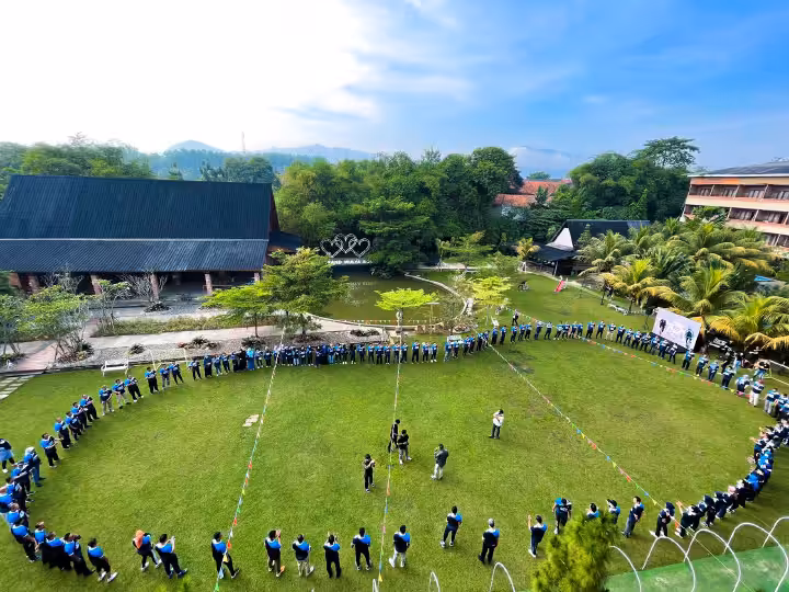 taman hijau di Grand Mulya Sentul Bogor