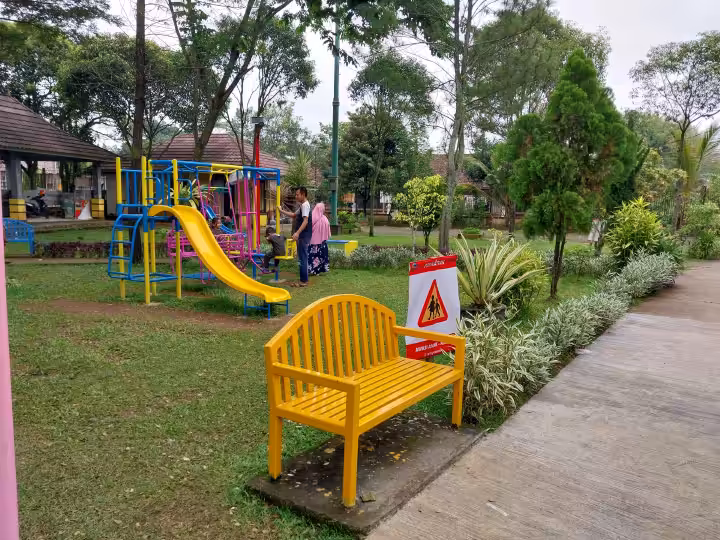fasilitas playground di Taman Andhang Pangrenan