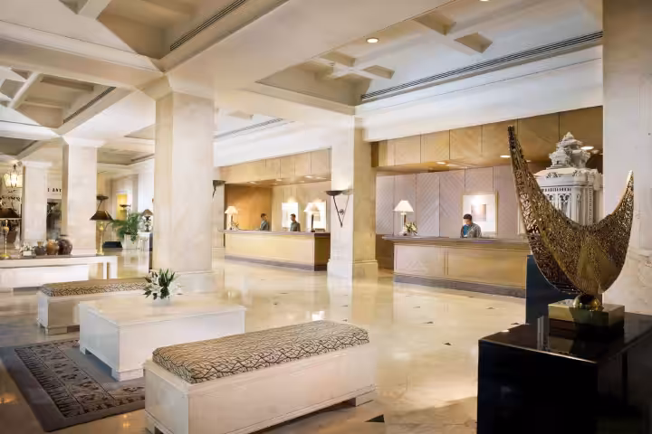 resepsionis Bumi Surabaya City Resort