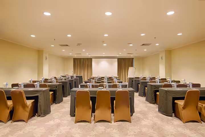 royal kuningan hotel meeting room