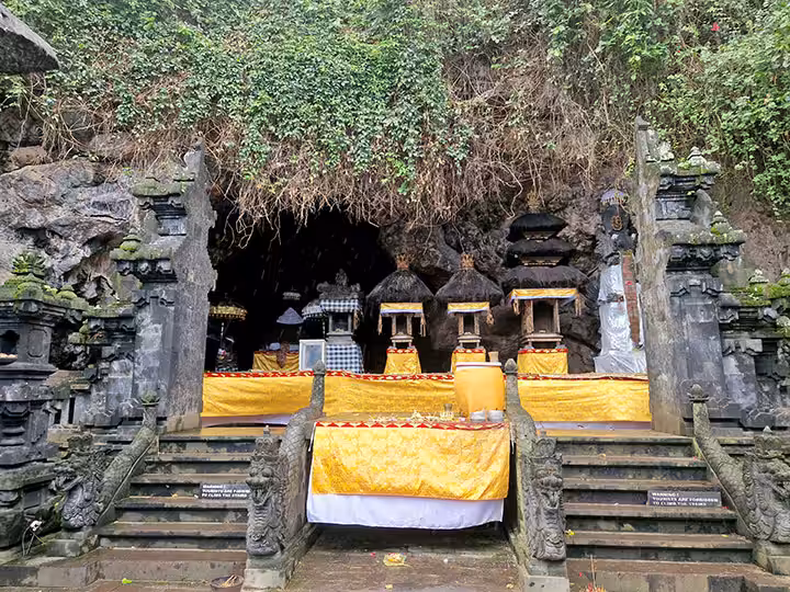 sejarah pura goa lawah