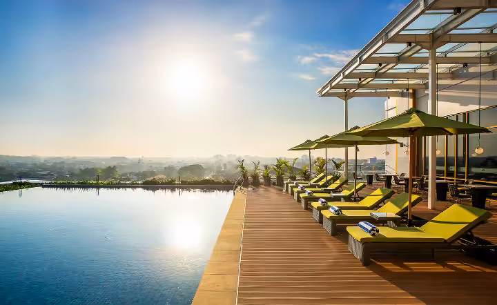 skypool Swiss Belhotel Solo