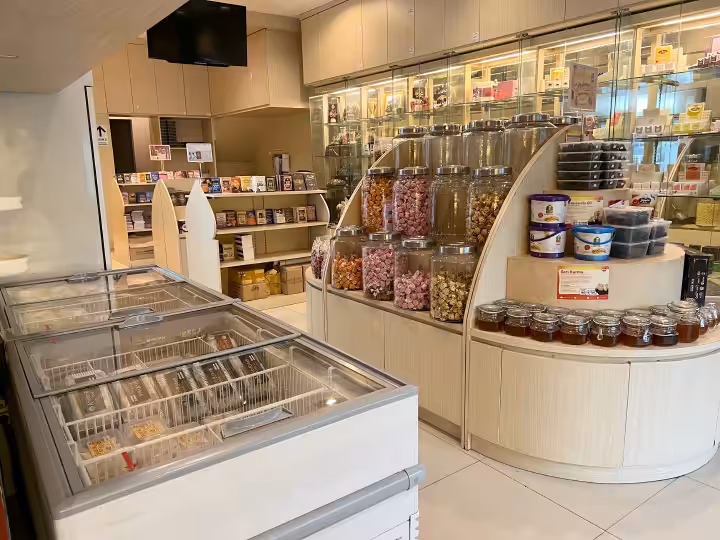 toko oleh-oleh di Ajwad Resto