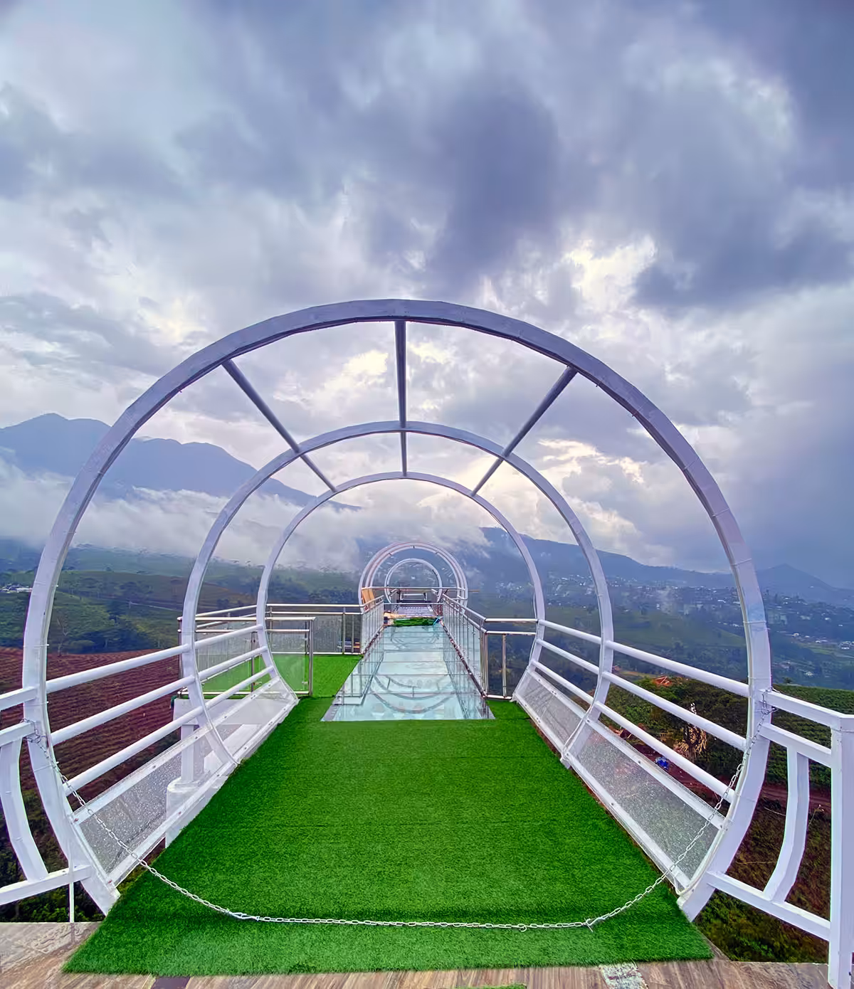 Jembatan Kaca Kemuning tawangmangu