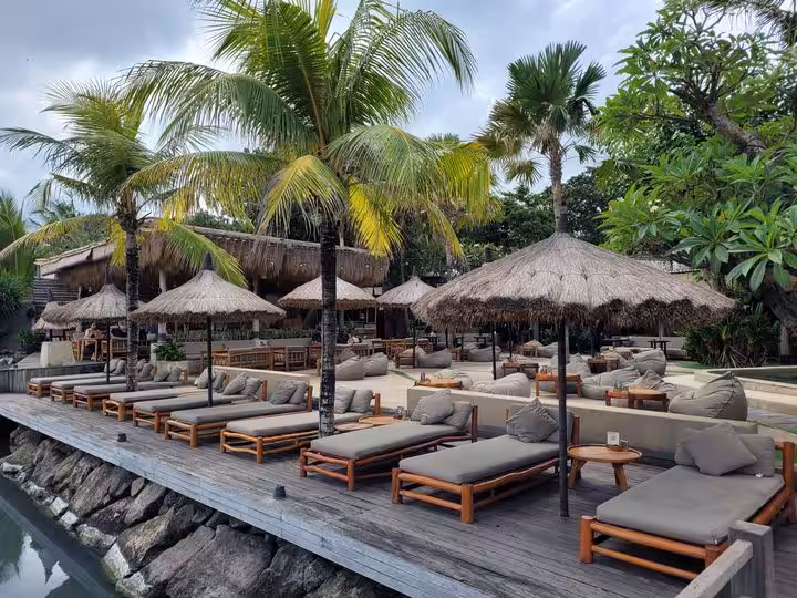 Mano Beach House daybed facility