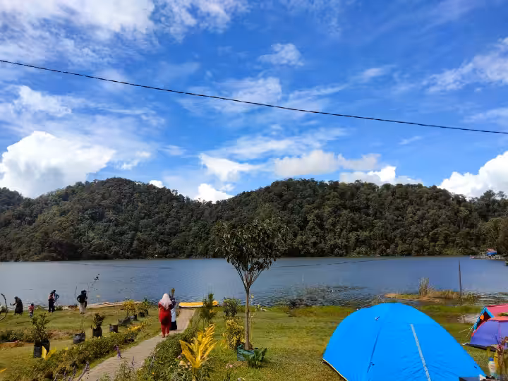camping di Danau Lau Kawar