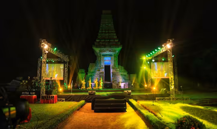 daya tarik dan sejarah candi bajang ratu