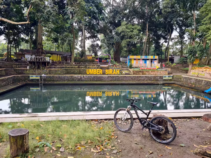 kolam dewasa di Sumber Sirah Kediri