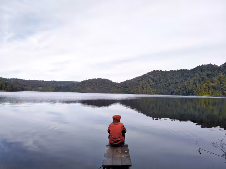 nongkrong di Danau Lau Kawar