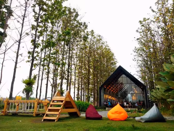outdoor area Grandis Barn Karanganyar