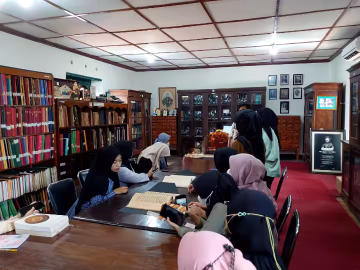 perpustakaan Pura Mangkunegaran