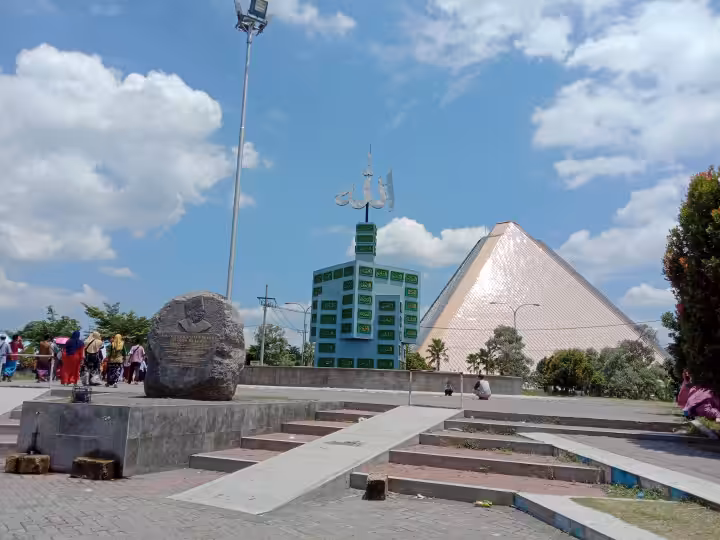 prasasti Makam Gus Dur Jombang