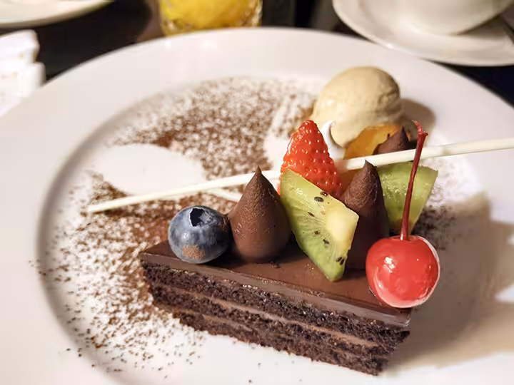 ritz carlton mega kuningan restaurant