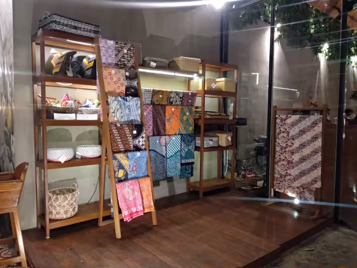 toko souvenir Grandis Barn Karanganyar