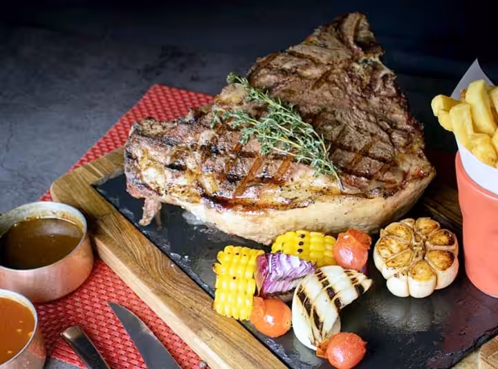 Damar Restaurant-Pullman Ciawi Vimala Hills Resort