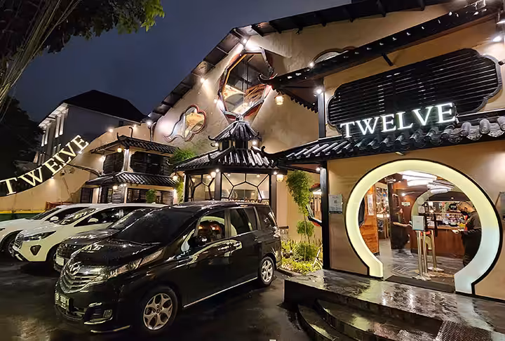 Twelve Chinese Dining