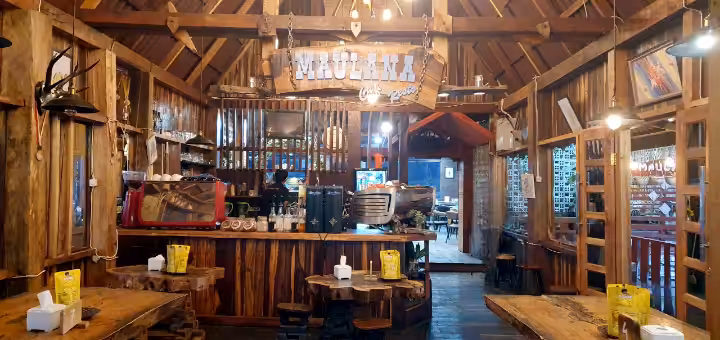 interior Maulana Villa & Cafe Karo