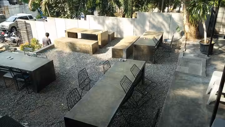 tempat nongkrong di semarang dengan live music