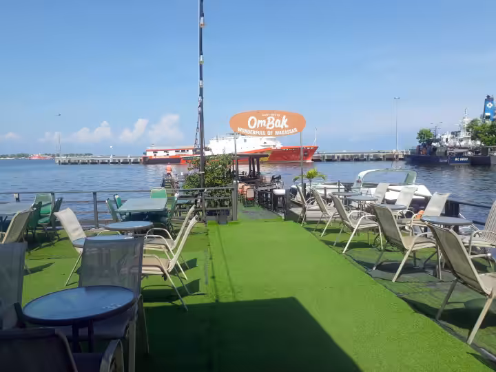 Cafe & Resto Ombak Makassar