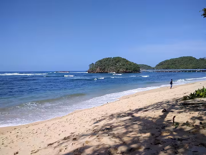 Pantai Hanoman Malang