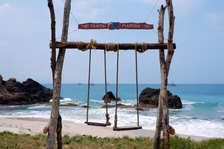 ayunan di Pantai Marina Lampung