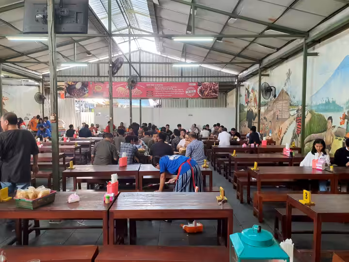 suasana di Sate Kambing & Tengkleng Pak Manto