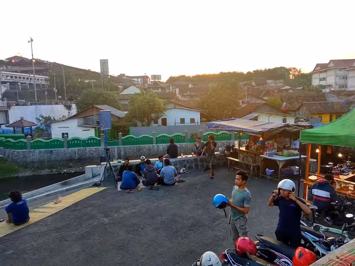 Angkringan Kopi Joss Pak Tomi