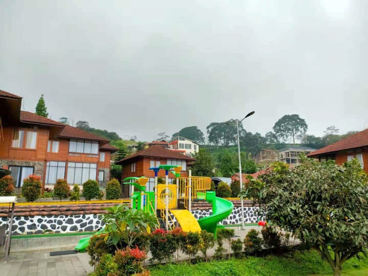 Hotel Lembah Safari Cisarua