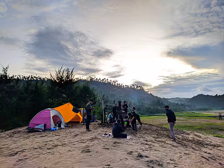 camping di Pantai Dlodo Tulungagung