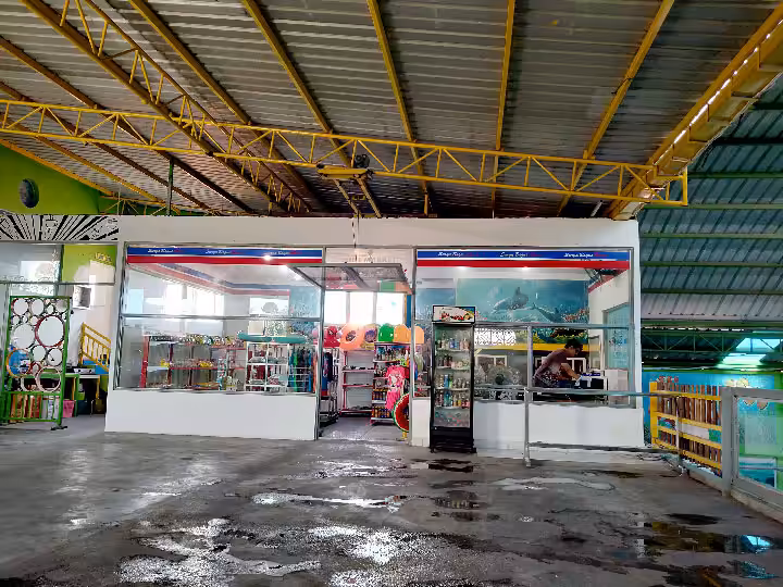 fasilitas kantin di Kolam Renang Surya Bagus