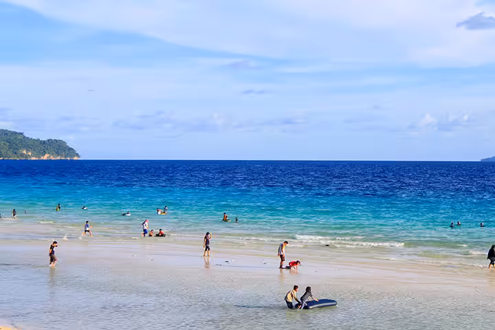 daya tarik Pantai Nirwana