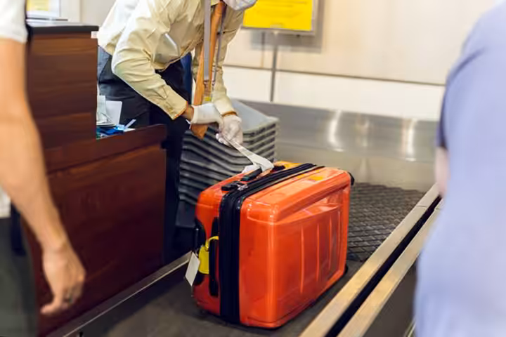 tinbangan bagasi bandara